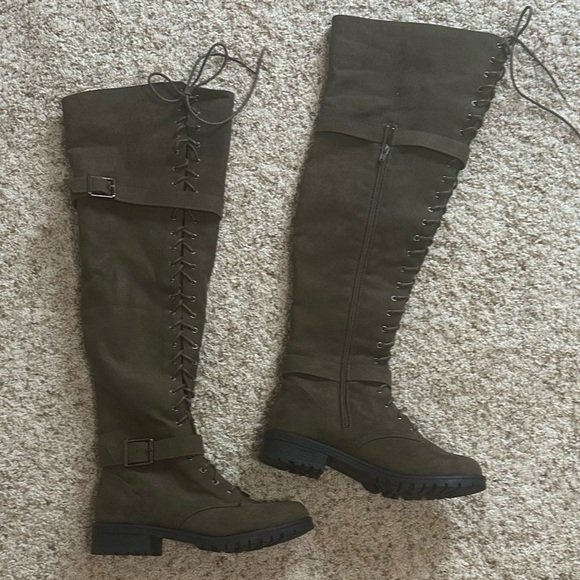ShoeDazzle Women’s Piper Thigh-High Lace-Up Combat Boots. Size 7.5. NWT! - Picture 4 of 10